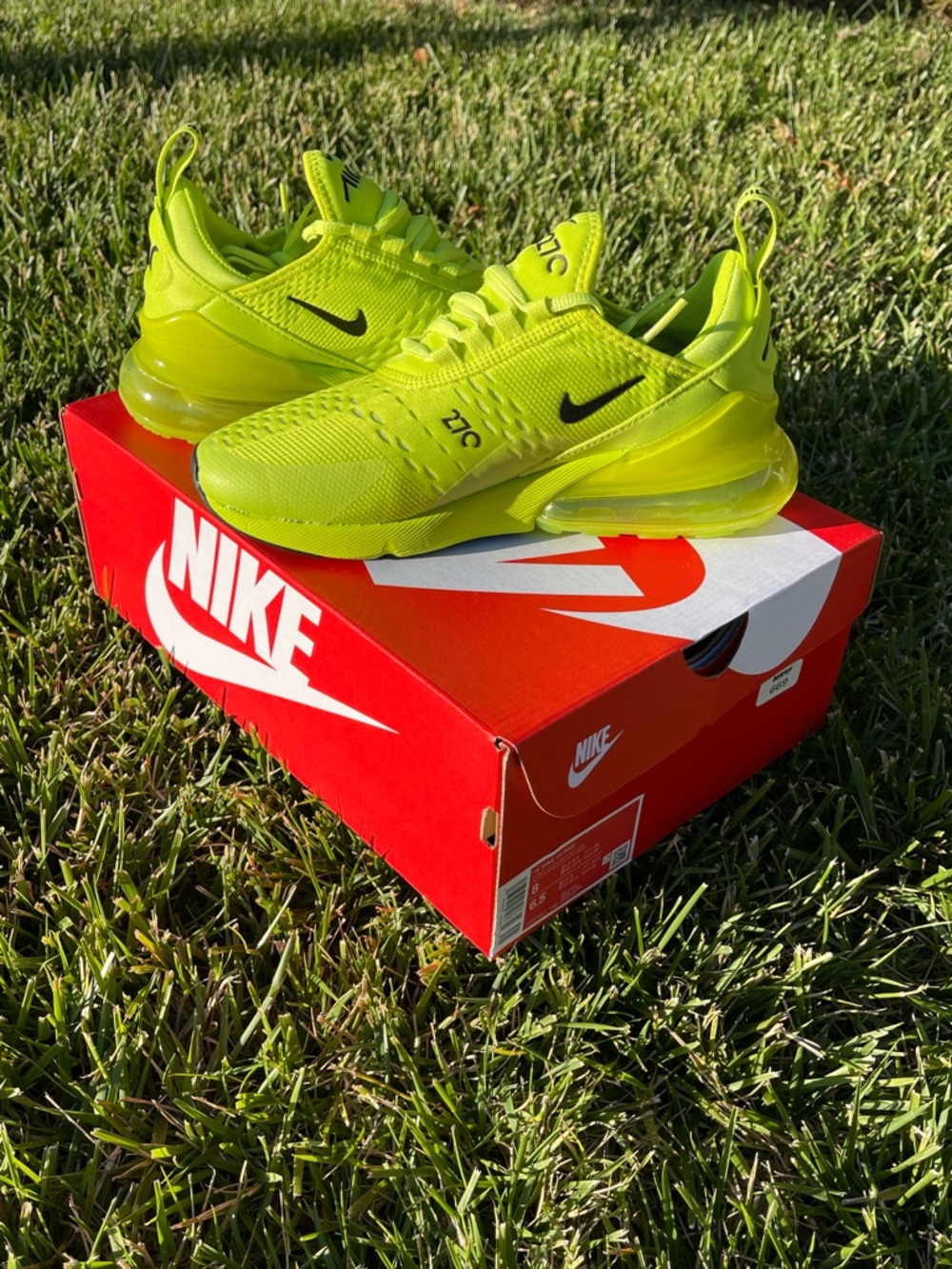Women’s Nike 270s Neon Green. 7.5 NWOB